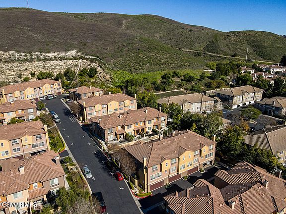 3rd image of 334 E Hilltop Way
