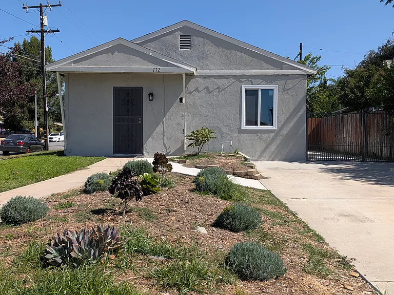W Sunkist St — Photo 1