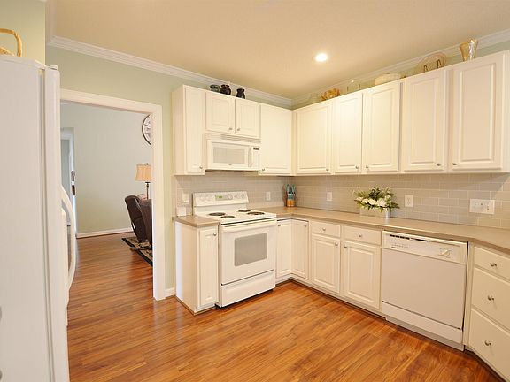 4th image of 2311 Sunberry Dr