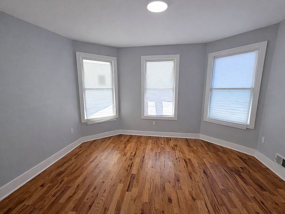 3rd image of 172 Hollywood Ave Floor 1