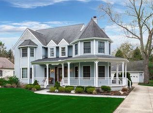 4466 Bradley Rd, Westlake, OH 44145