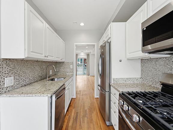 5th image of 2127 Newport Pl NW