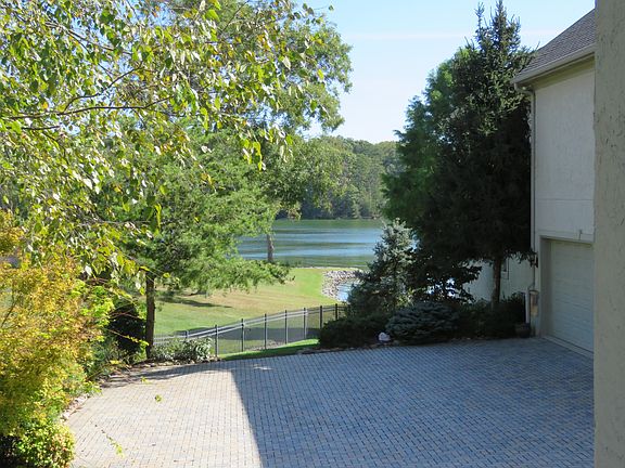 4th image of 394 Casa Del Lago Way