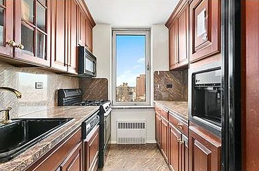3rd image of 200 E 89th St APT 33B
