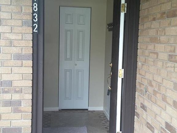 4th image of 1832 Villa Dr