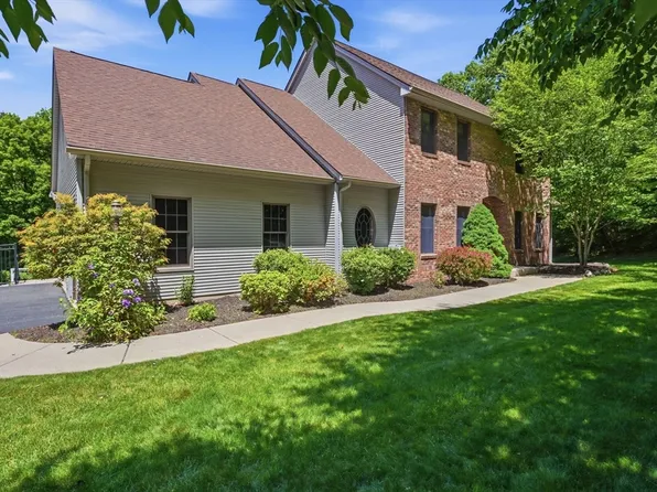 2 Highview Cir, Wilbraham, MA 01095