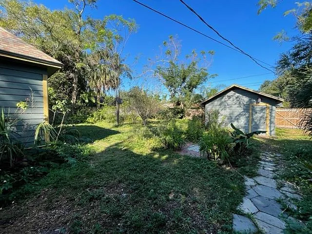 2741 Burlington Ave N — Photo 24