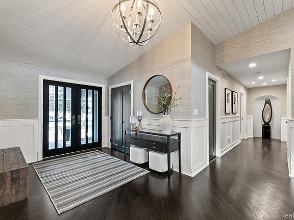 5th image of 2440 Lake Angelus Ln