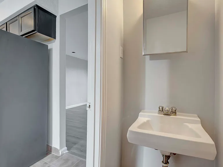 1108 Pembroke Oak Grove Rd #19 — Photo 12