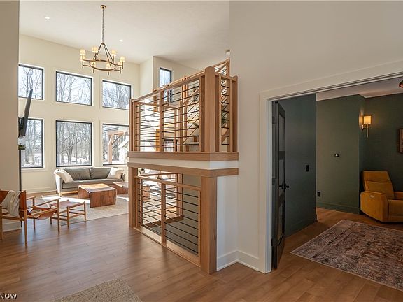 5th image of 446 Brenelle Ln