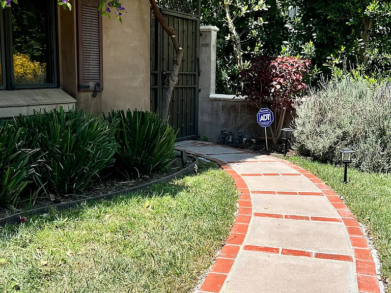 5335 Amigo Ave — Photo 1