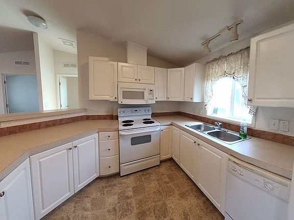 3rd image of 94120 Strahan St Space 24