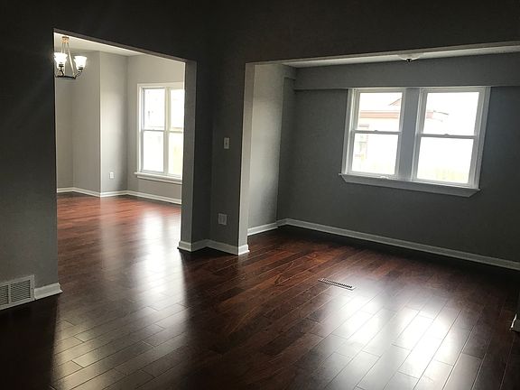 4th image of 1021 E Benton St