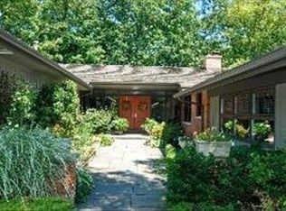 543 Forest Hill Rd, Lake Forest, IL 60045