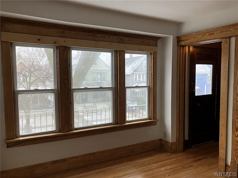 47 Bridgeman St #UPPER — Photo 2
