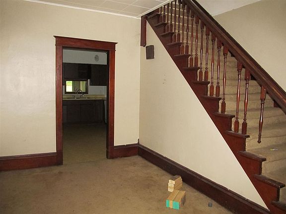 4th image of 903 Sutherland Ave