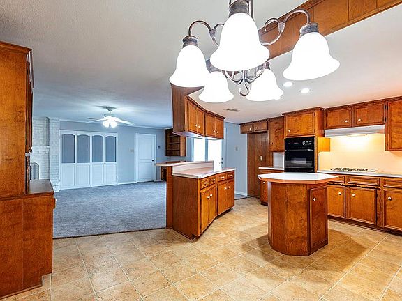3rd image of 833 Vince Ln