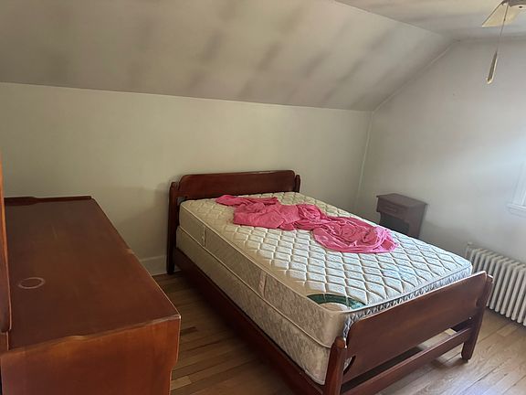 2nd image of 12 King St #2