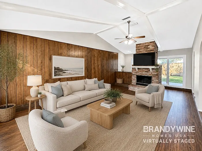 3 bed, 2.0 bath, 1639 sqft, $2,595 — Photo 3