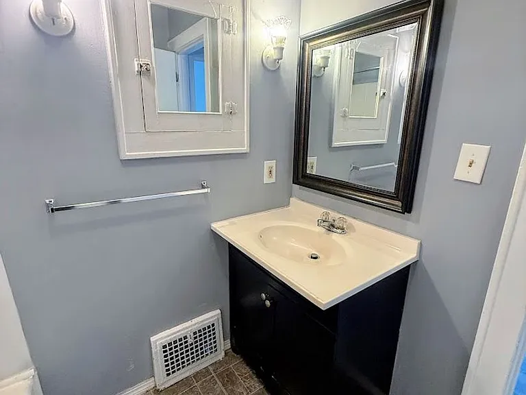 751 Merton Ave — Photo 10