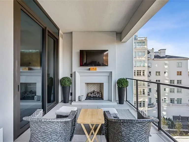 2520 Peachtree Rd #602 — Photo 25