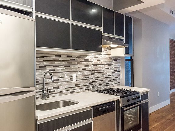 4th image of 1444 Pacific St APT 4