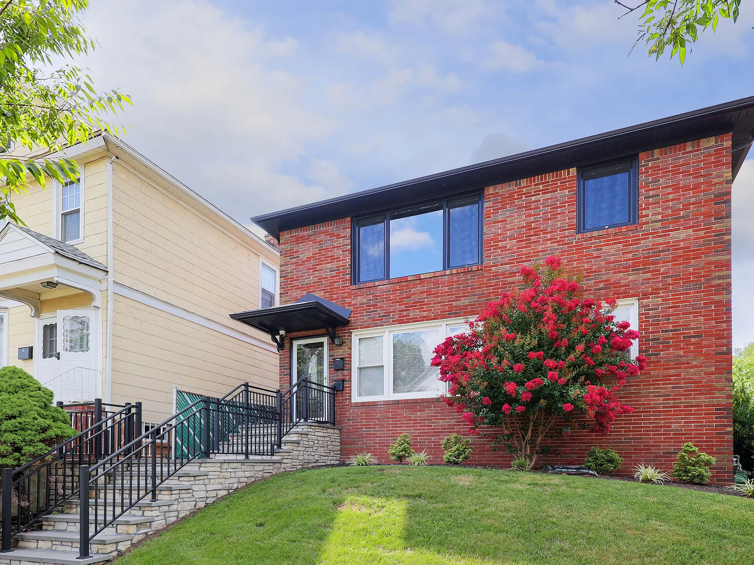 3 bed, 1300 sqft, $3,100 — Photo 3