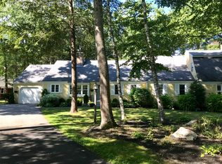 82 Applegate Ln, Falmouth, ME 04105