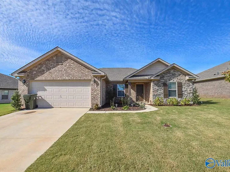 304 Fenrose Dr — Photo 1