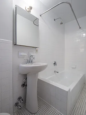 Rented by City Connections Realty | media 15