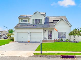 16 E Shenendoah Rd, Howell, NJ 07731