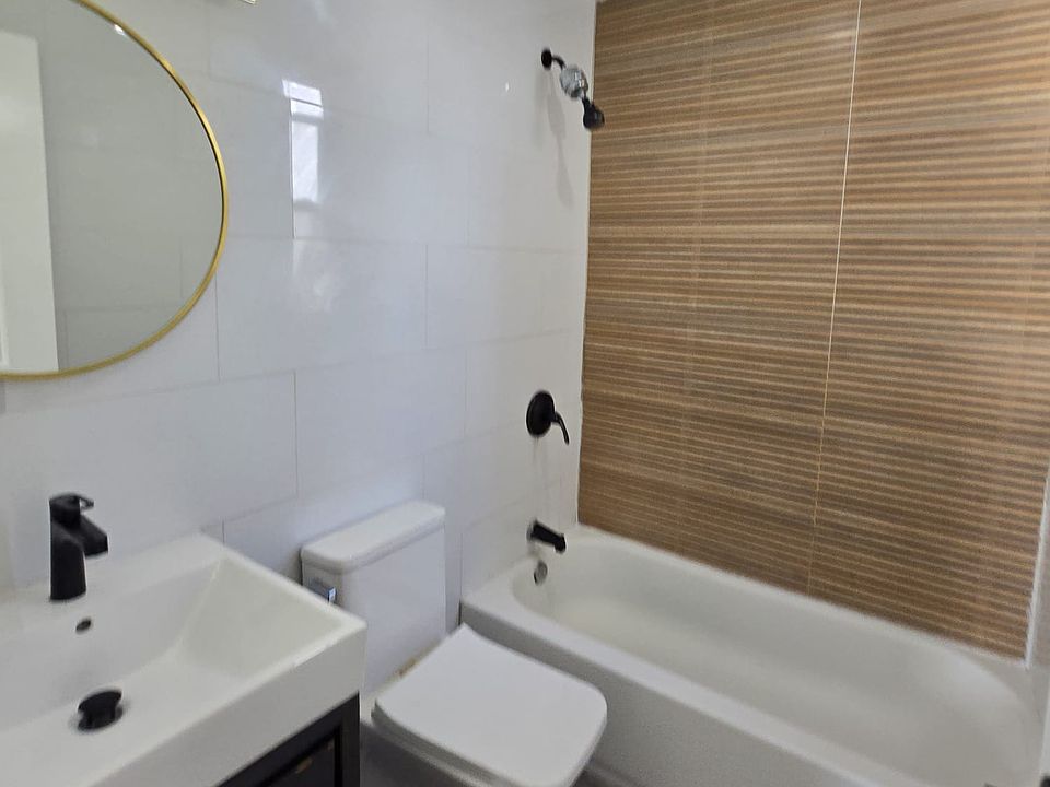 2nd image of 2718 Kennedy Blvd #3L