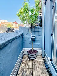 Rented by R New York