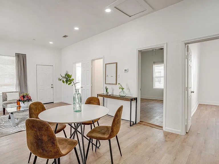 712 W Butler St — Photo 5