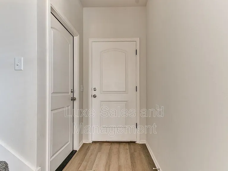 10530 Utica Dr — Photo 6