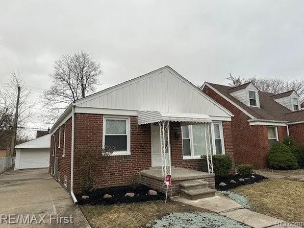 20308 Roscommon St, Harper Woods, MI 48225