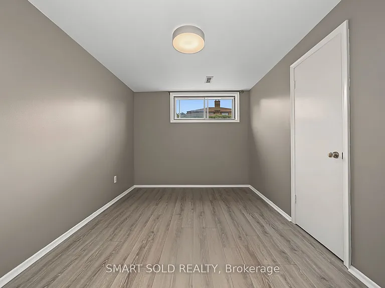 1 Cameo Cres — Photo 32