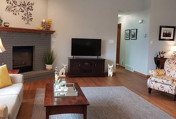 2nd image of 215 Westridge Dr