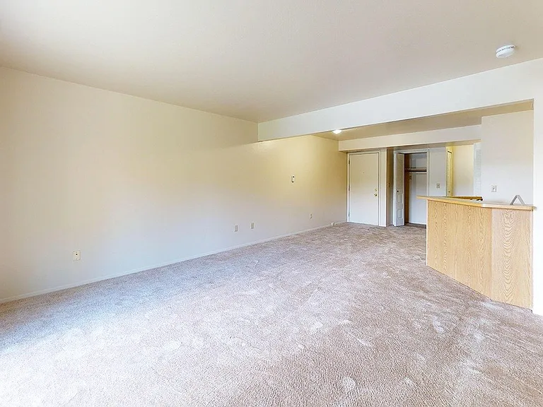 Emerald Park Apartments — Photo 14
