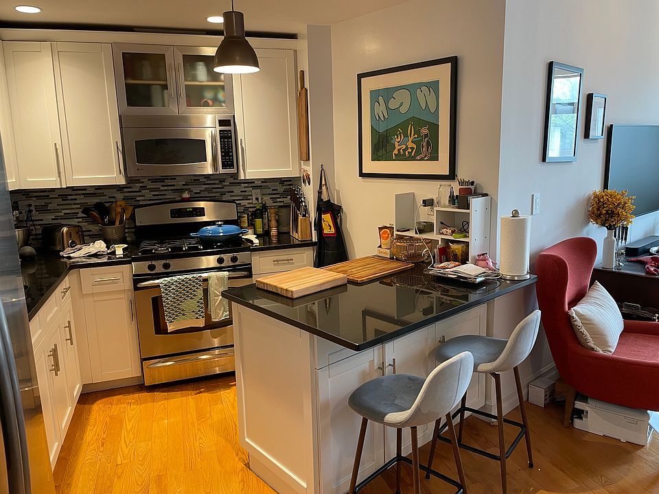1st image of 35 Underhill Ave #4B