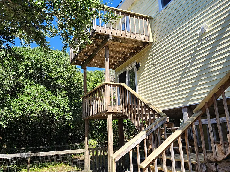 3903 Emerald Dr — Photo 2
