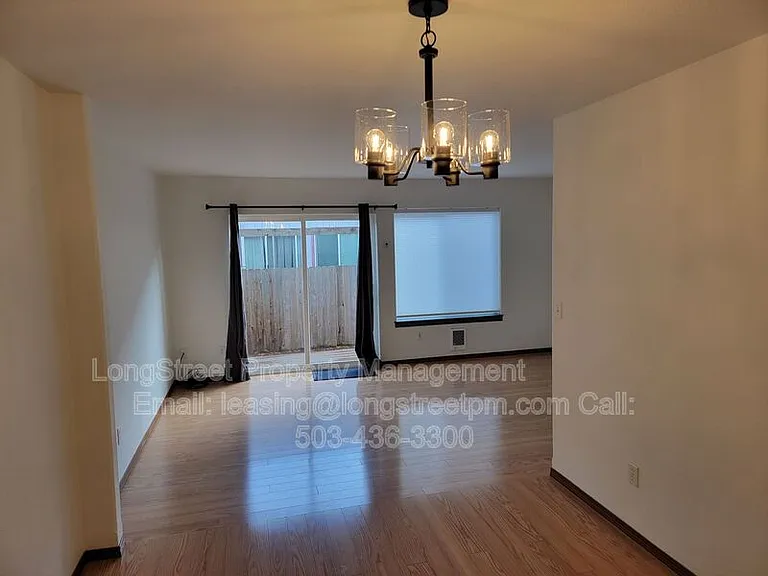 3121 NE Flintlock Pl — Photo 2