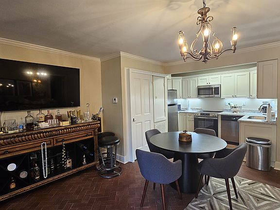 4th image of 517 Dumaine St #1R
