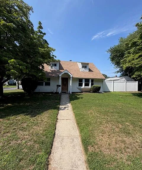 3173 Roxbury Ln — Photo 1