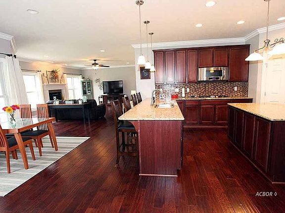 4th image of 105 Hemlock Hills Dr