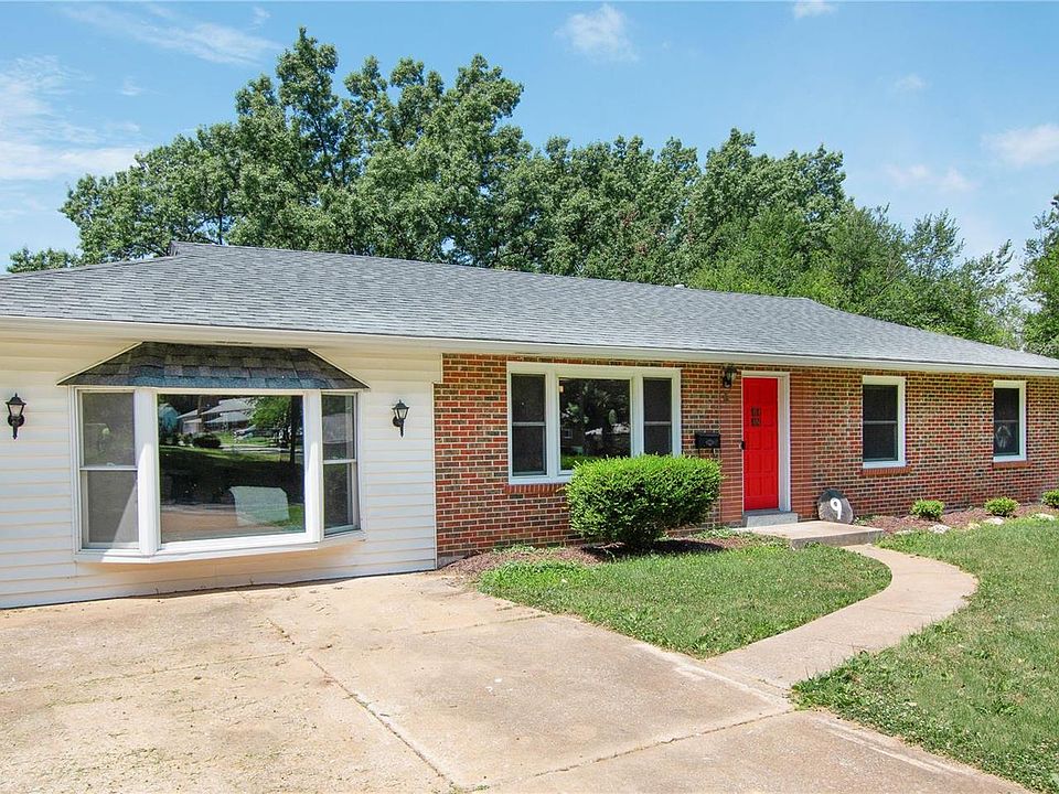 1st image of 9 Bromley Dr