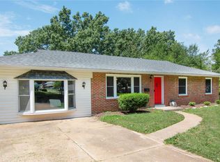 9 Bromley Dr, Saint Louis, MO 63135