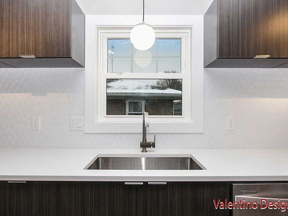 5th image of 300 Arlington Dr SE