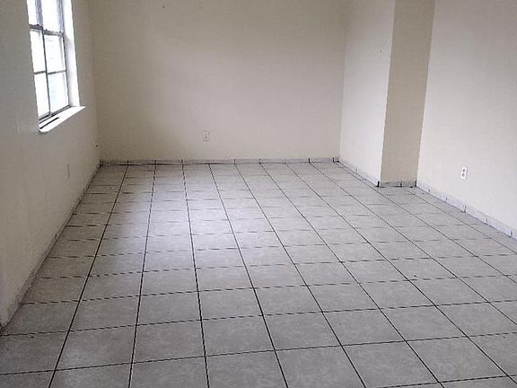 2nd image of 934 E Polk St