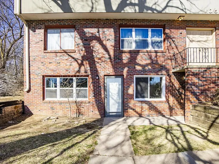 105 Lawre Cir #1 — Photo 3